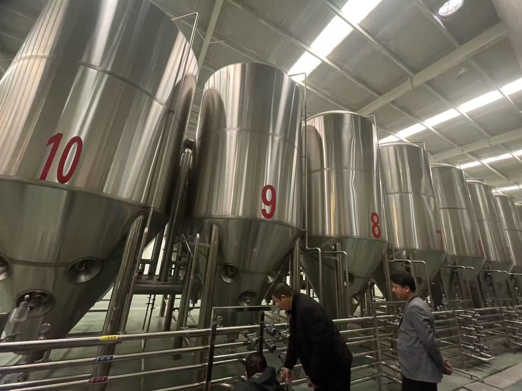 柳林精酿啤酒设备厂—平面布置、设备设计、制造、调试、培训等一条龙服务